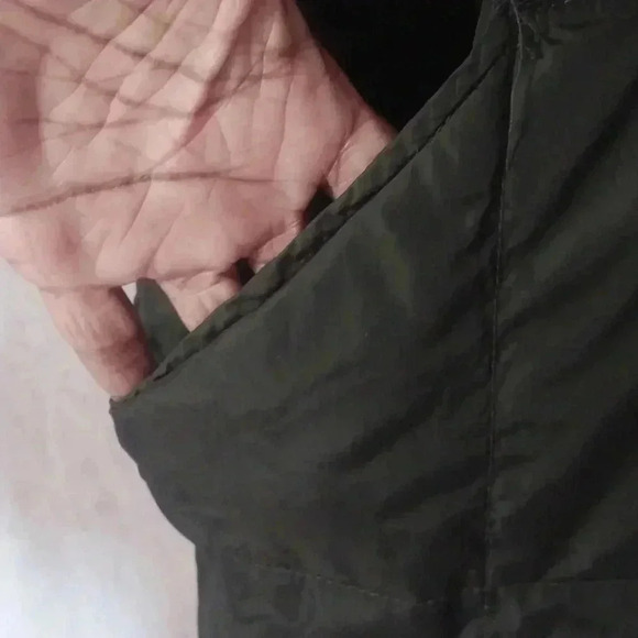 Land’s End Quilted Puffer Vest - Picture 6 of 9